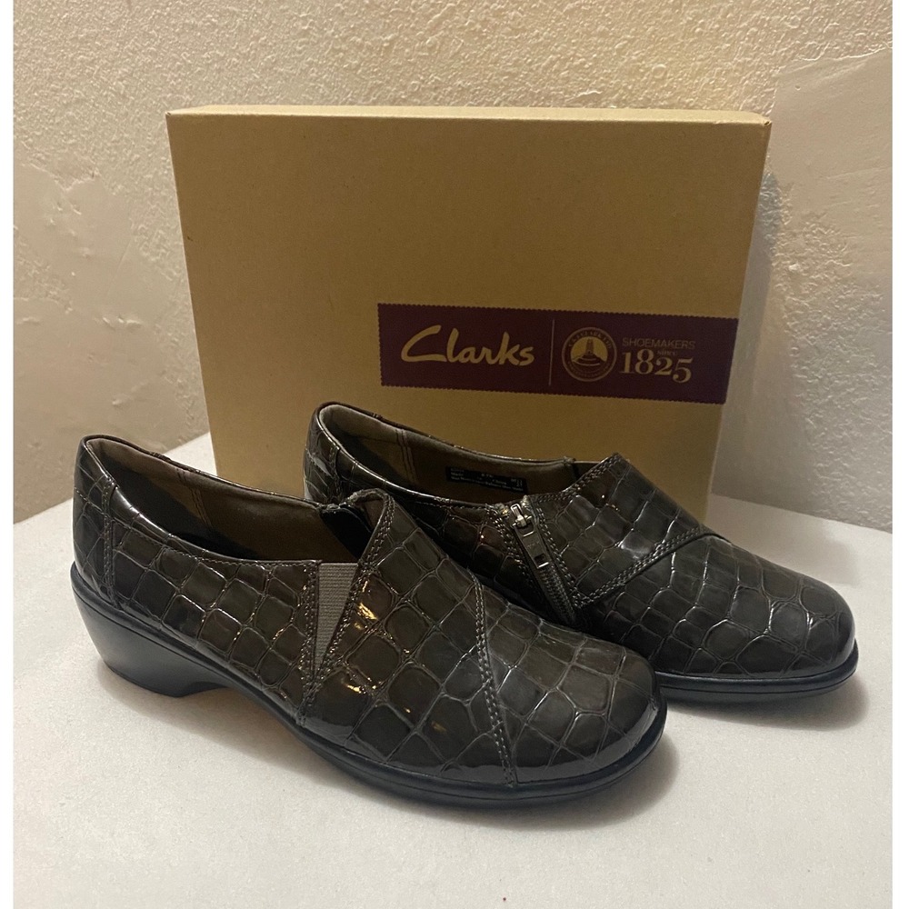 Clarks Women's Brown Faux Crocodile Embossed Slip On Shoes Side Zip Comfort 6.5W - Picture 2 of 9